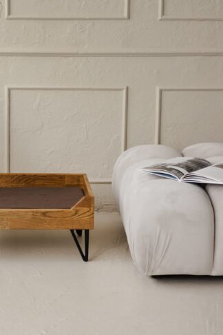 Stačiakampis ąžuolinis guolis augintiniui, tamsaus tono